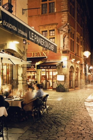 Neden Artık Akşam 10'da Yemek Yemek, Saat 7'de Yemek Gibi Oldu? 