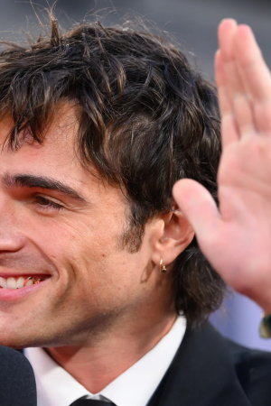 Jacob Elordi Frankenstein Yeşili Cartier Saatleri Takmaya Devam Ediyor