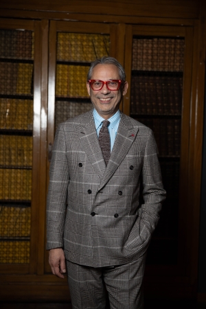 Terzilikten Tutkuya: Isaia’nın Modern Napoli’si
