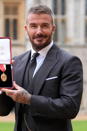 David Beckham Şövalyelik Unvanını Aldı, Victoria Beckham Erkek Giyime Adım Attı