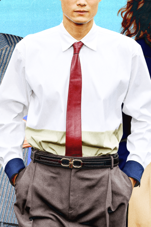 Neden Herkes Kravatını Pantolonunun İçine Sıkıştırıyor?