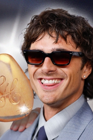 Jacob Elordi'nin altın dişi