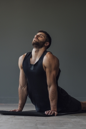 Oturarak Çalışıyorsanız ve Ağrıları Önlemek İstiyorsanız Yapmanız Gereken 4 Egzersiz