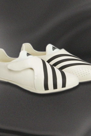 Pharrell’in Yeni Adidas Spor Ayakkabılarının Düz Dünya Teorisiyle Ne İlgisi Var?