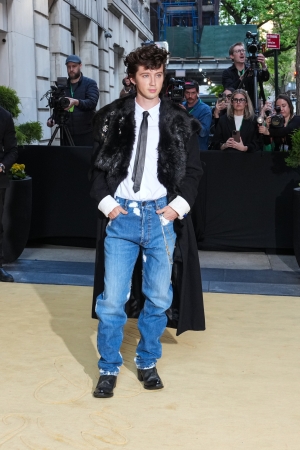 Troye Sivan, Met Gala’ya Yıpranmış Prada Jean'le Katıldı
