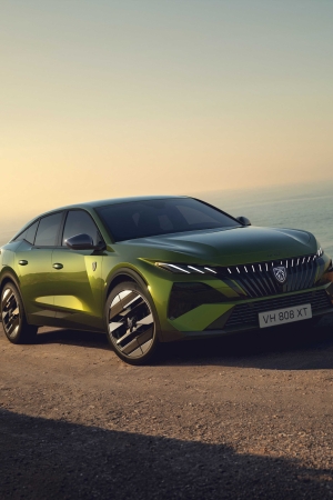Yeni Peugeot 408 Yenilenen Yüzü ve Hibrit Motoruyla Türkiye’de!
