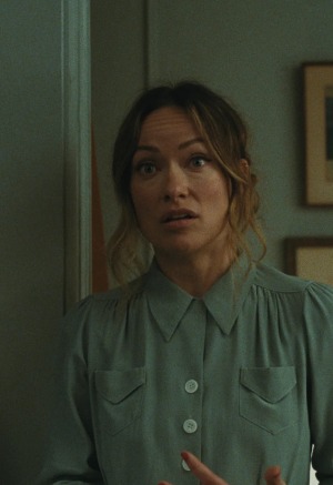 The Invite filminde Seth Rogen ve Olivia Wilde'ın canlandırdığı evli çiftin gergin bir sahnesi.