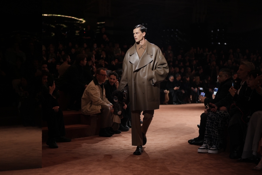 Alessandro Michele Valentino'nun Son Defilesini Dev Bir Umumi Tuvalete Dönüştürdü