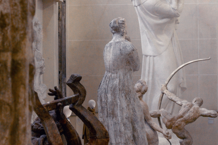 Alessandro Michele Valentino'nun Son Defilesini Dev Bir Umumi Tuvalete Dönüştürdü