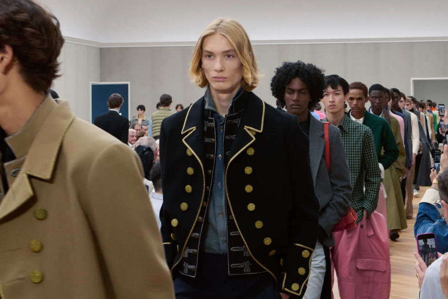 Alessandro Michele Valentino'nun Son Defilesini Dev Bir Umumi Tuvalete Dönüştürdü