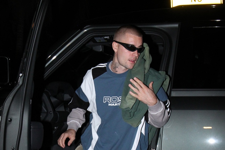 Nicholas Hoult ile Yetmişli Yıllara Dönüyoruz