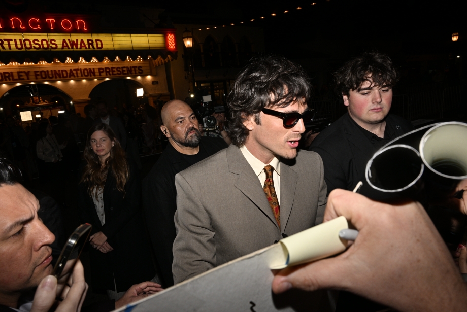 Bad Bunny, Super Bowl Devre Arası Şovunda İlk İmza Adidas Spor Ayakkabısını Tanıttı