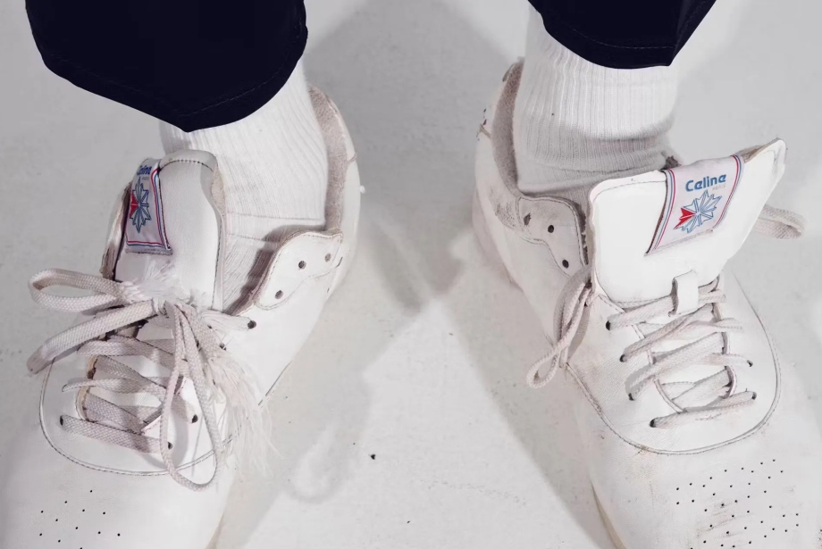 Celine x Reebok Freestyle beyaz sneaker modeli. İş birliğine özel Celine ve Reebok logolarını taşıyan deri spor ayakkabı.