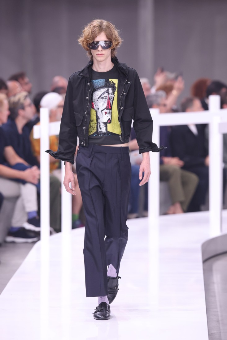 Prada, Milano Erkek İlkbahar Yaz 2025 Moda Haftası'ndaki Defilesi İçin Ebeveynlerimizin Gardıroplarını İnceliyor