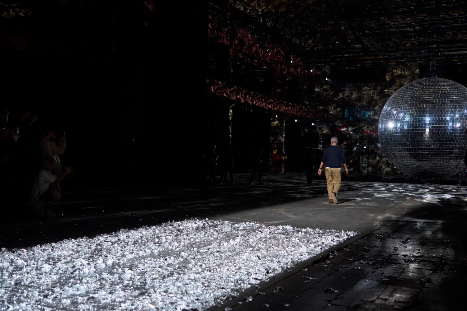 Dries Van Noten’ın Son Defilesinden Detaylar