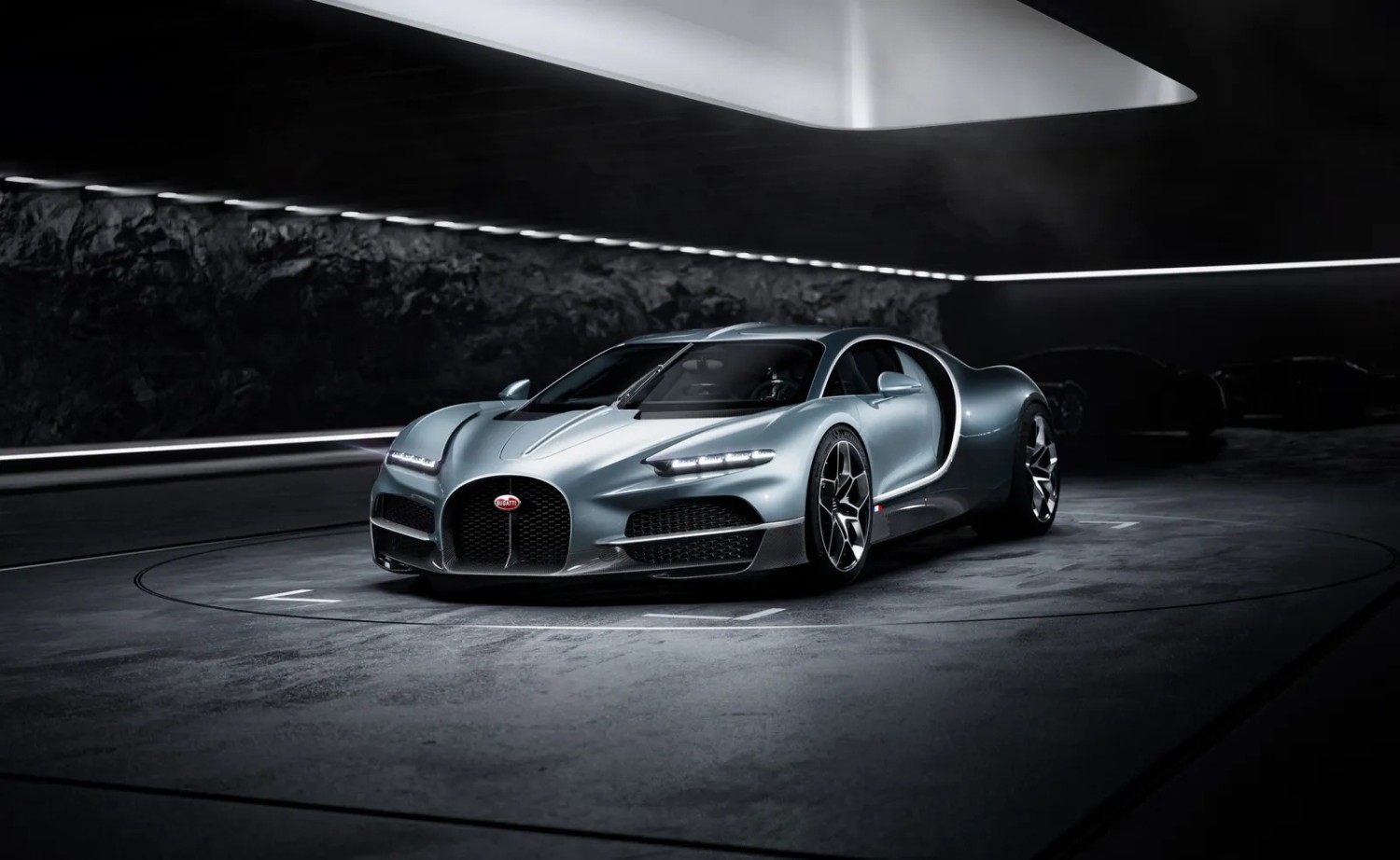 Bugatti'nin En Yeni Ultra-Hypercar'ı Dünyanın En Pahalı Otomobilleri Arasında