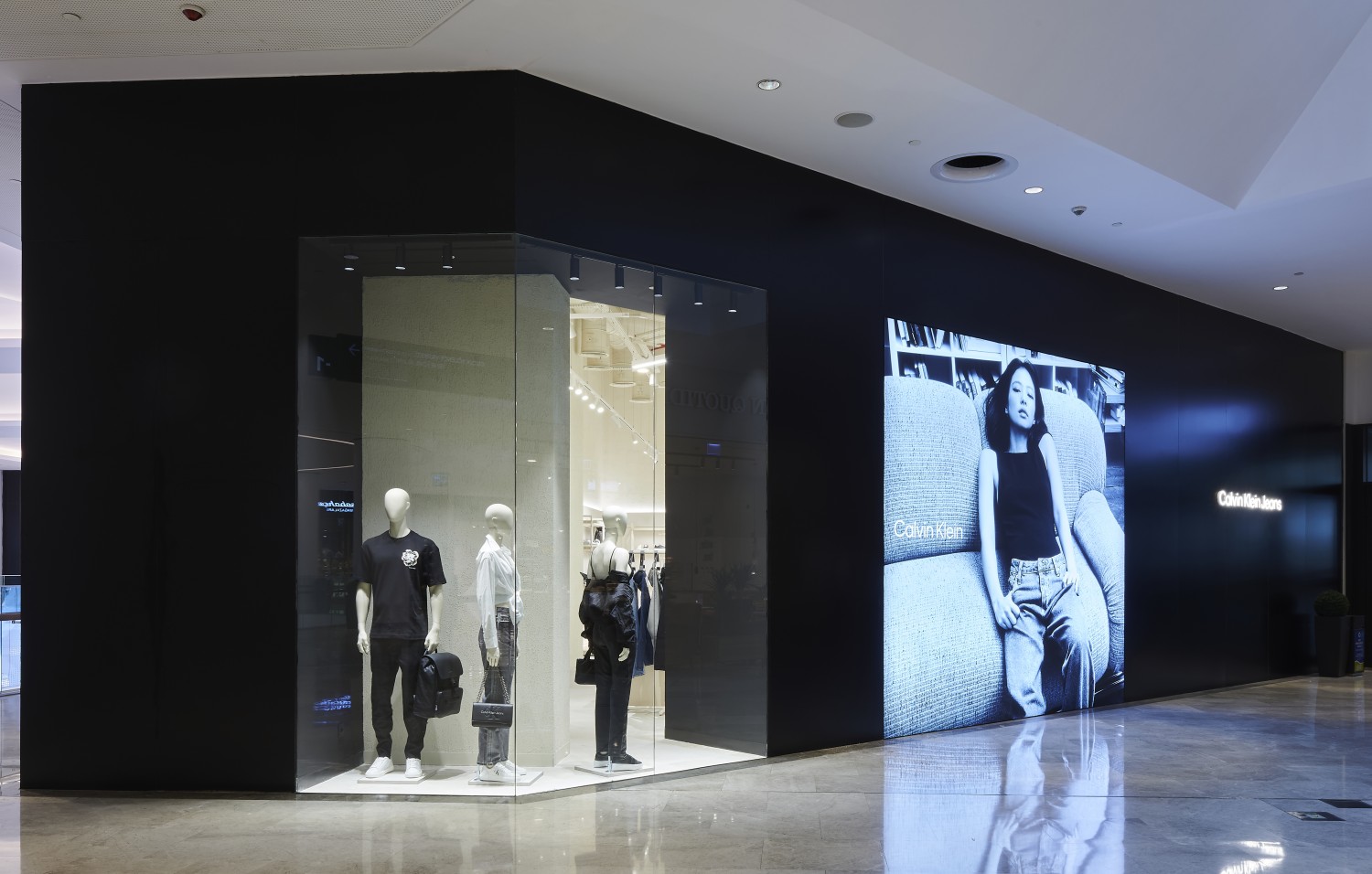 Calvin Klein Jeans Mağazası Emaar Square Mall’da Açıldı