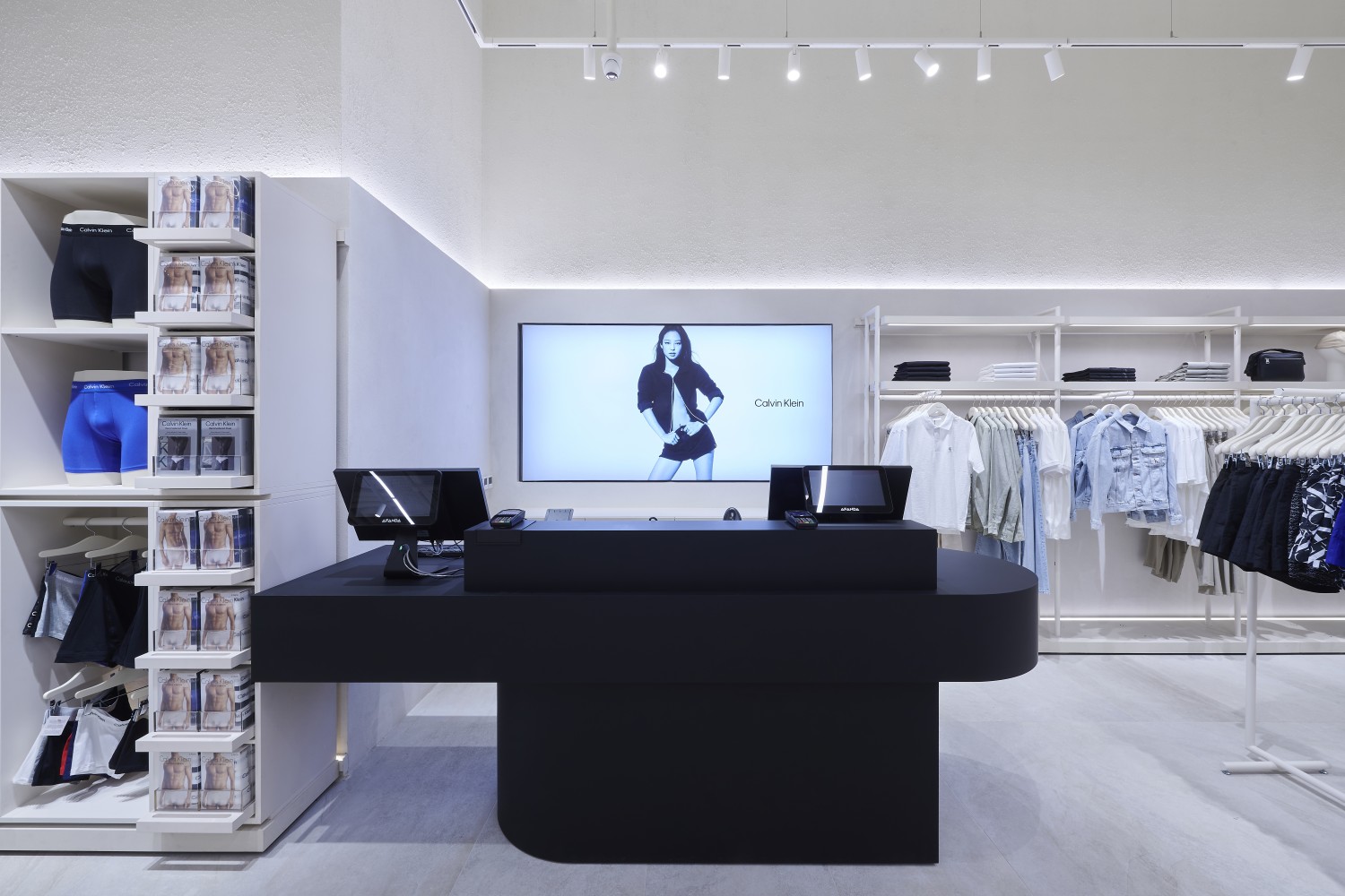 Calvin Klein Jeans Mağazası Emaar Square Mall’da Açıldı