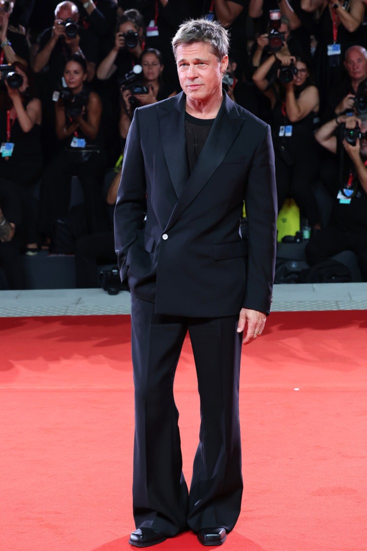 Brad Pitt'in Venedik Stilinde Transparan Siyah Tişörtten Daha Fazla Konuşulması Gereken Detaylar Var