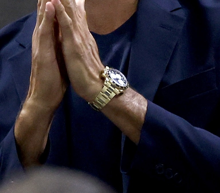 Roger Federer Rolex'in 2024'te Piyasaya Süreceği En Büyük (ve En Gizli) Saati Taktı