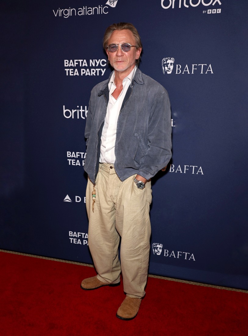 Daniel Craig’in Kıyafetleri Hiç Bu Kadar Salaş (ve İyi) Olmamıştı