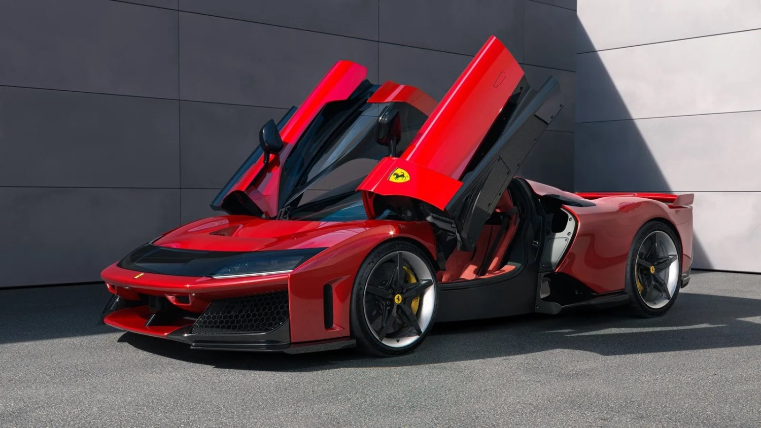Ferrari F80 Tarihin En Güçlü ve En Hızlı Ferrari'si