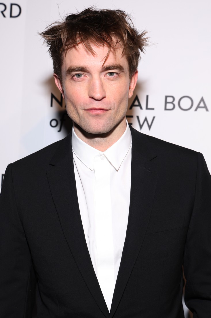 Üzgünüm Ama Robert Pattinson Muhtemelen Partinizde Kravat Takmayacak