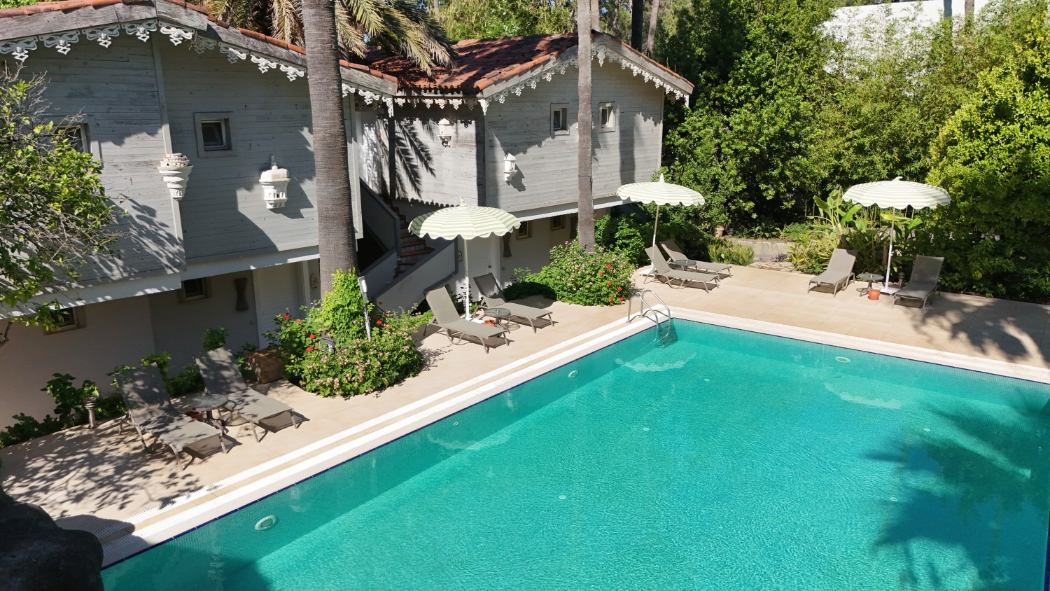 Golden Key Bördübet: Doğanın Kalbinde Sürdürülebilir Lüks ve Sanatla İç İçe Bir Kaçış