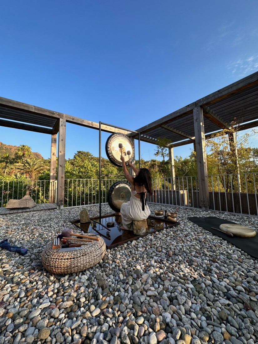 Golden Key Bördübet: Doğanın Kalbinde Sürdürülebilir Lüks ve Sanatla İç İçe Bir Kaçış