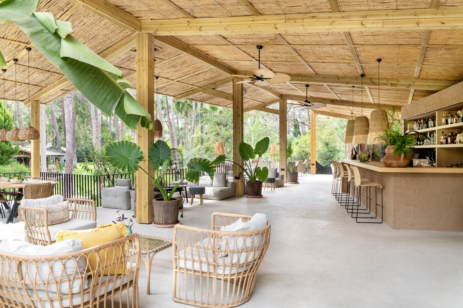 Golden Key Bördübet: Doğanın Kalbinde Sürdürülebilir Lüks ve Sanatla İç İçe Bir Kaçış