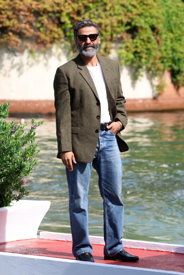 Oscar Isaac, Venedik Film Festivali’nin En İyi Giyineni Oldu: Baştan Ayağa Celine İle Kusursuz Bir Görünüm