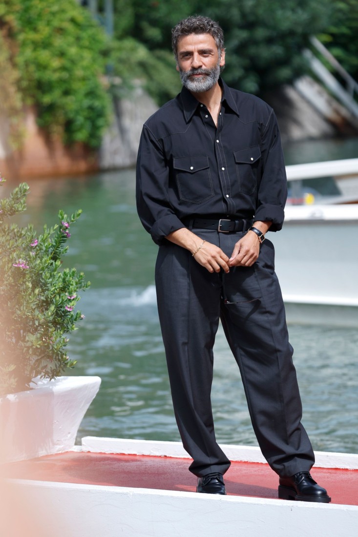 Oscar Isaac, Venedik Film Festivali’nin En İyi Giyineni Oldu: Baştan Ayağa Celine İle Kusursuz Bir Görünüm