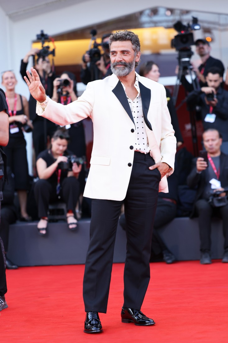 Oscar Isaac, Venedik Film Festivali’nin En İyi Giyineni Oldu: Baştan Ayağa Celine İle Kusursuz Bir Görünüm