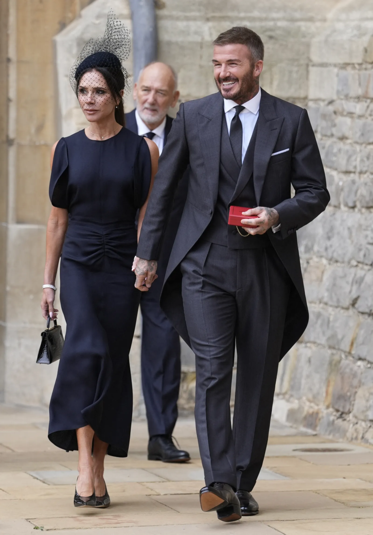 David Beckham Şövalyelik Unvanını Aldı, Victoria Beckham Erkek Giyime Adım Attı