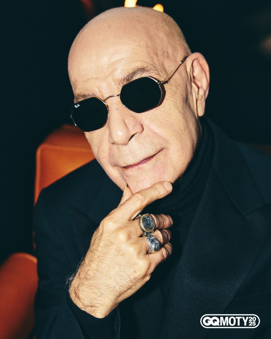 Mazhar  Alanson:  Burada Manzara Çok Güzel!