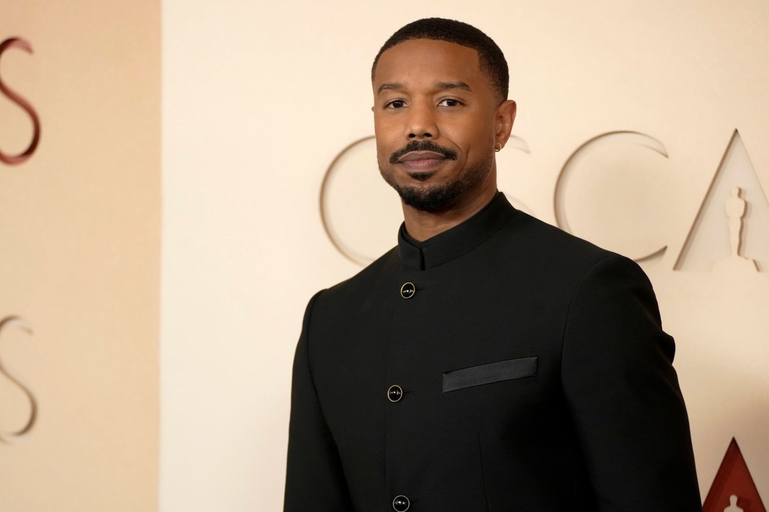 Bıyığa Evet mi Hayır mı? Leonardo DiCaprio’dan Pedro Pascal’a 2026 Oscar’ları Kırmızı Halısında Grooming Kuralları Yeniden Yazılıyor