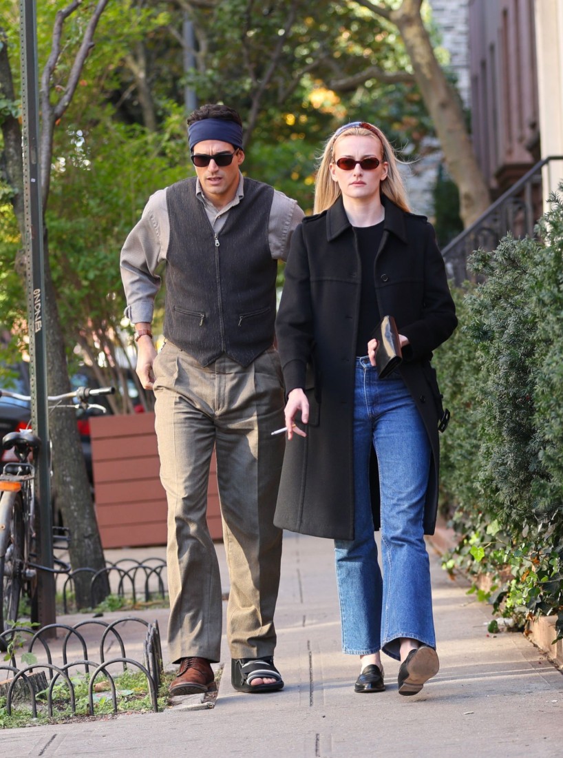 Love Story: “John F. Kennedy Jr., arkaya doğru takılmış bir şapkayla bir Armani takım elbiseyi kendine özgü biçimde dönüştürme konusunda doğuştan bir yeteneğe sahipti.”