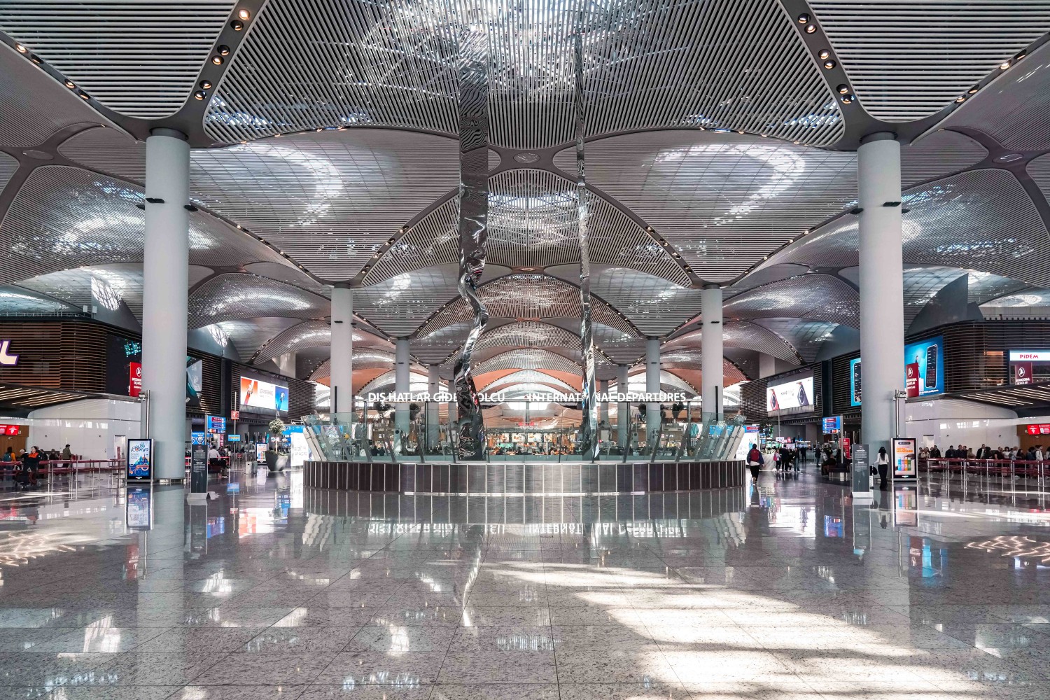 İGA İstanbul Havalimanı’nın Merkezi Dev Sanat Eseri ile Buluştu