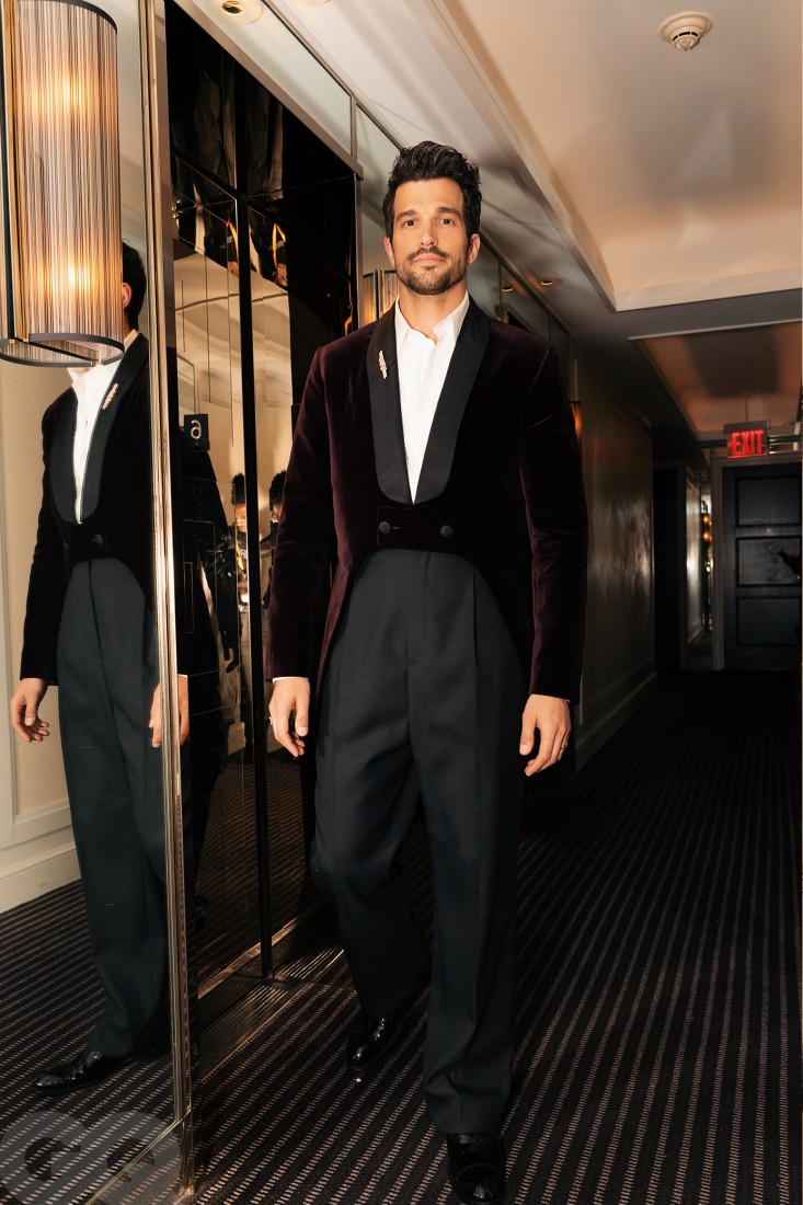 Paul Anthony Kelly, Dior İmzalı “Clark Gable, Dracula’yla buluşuyor” Met Gala Görünümünü Anlatıyor