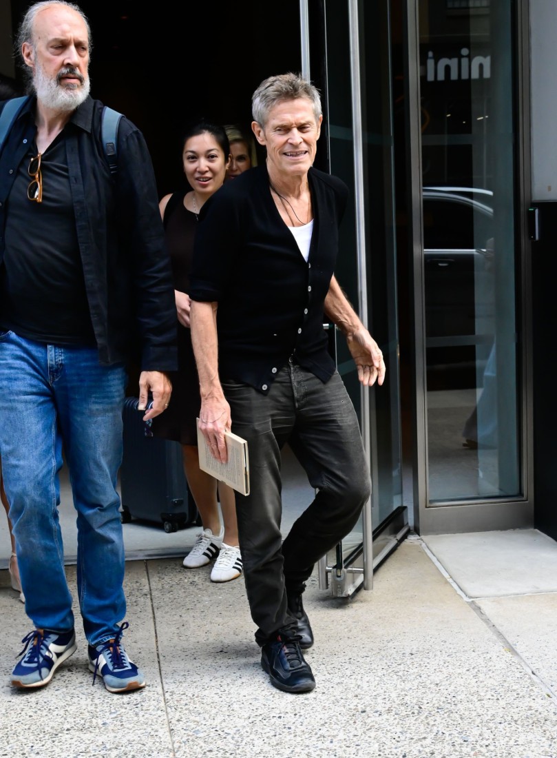 Willem Dafoe Yalnızca Efsanevi Sneaker’lar Giyiyor