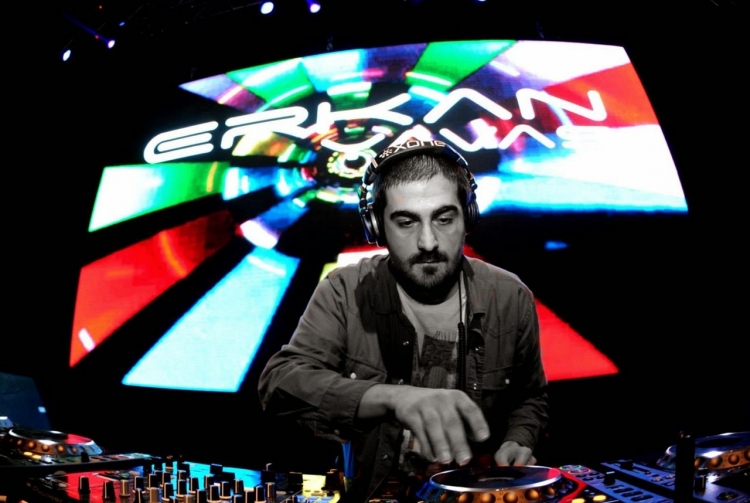 Ev Partisinde Çalınacak 10 Şarkı by Erkan Yavaş