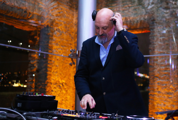 Ev Partisinde Çalınacak 10 Şarkı by DJ Mert Levent