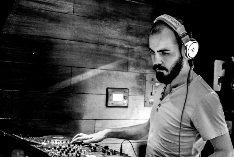 Ev Partisinde Çalınacak 10 Şarkı by DJ Kaan Demiral