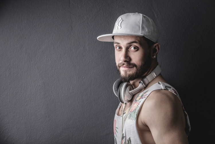 Ev Partisinde Çalınacak 10 Şarkı by Furkan Mert