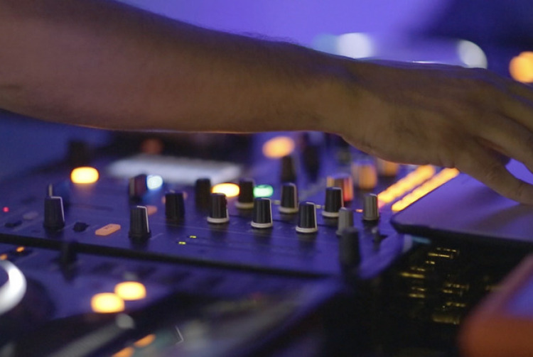 GQ Barberclub by Axe partisi