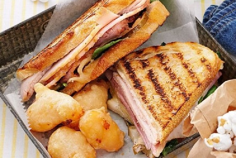 Yazın Sıcak Günlerine Sağlıklı Bir Sandviç İle Başlayın
