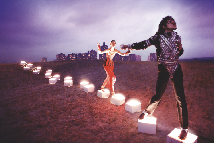 Krala Saygı: On the Wall