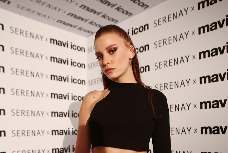 Çok Serenay, Çok Mavi Bir Gece