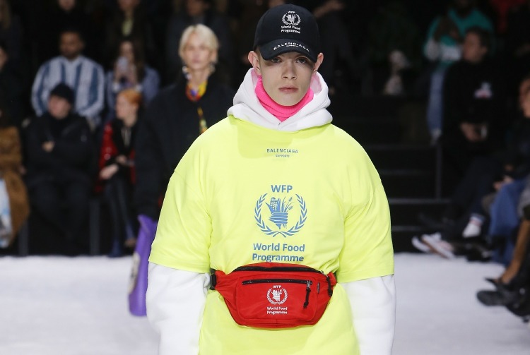 Kışın Bold Renklerini Giyme Rehberi