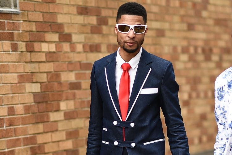 GQ X KING: Ofis Stiline Kırmızı Kattık